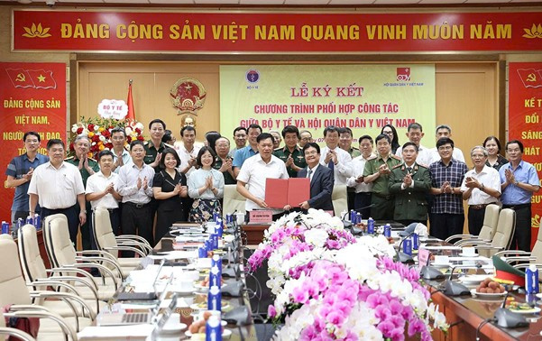 Bộ Y tế và Hội Quân Dân y Việt Nam tiếp tục tăng cường phối hợp chăm sóc sức khoẻ nhân dân